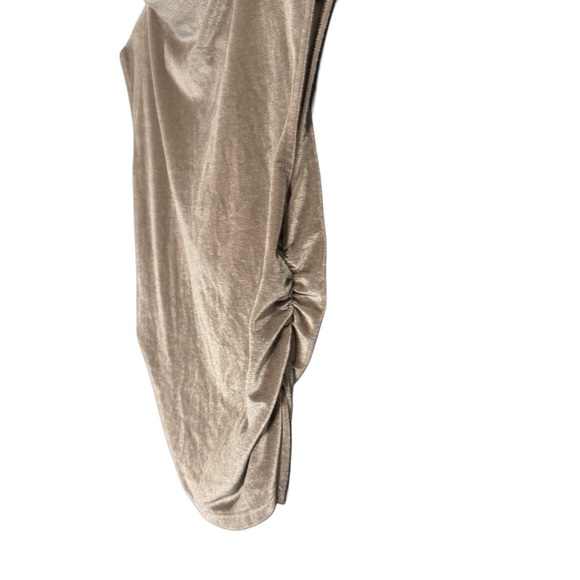 🤎 A New Day velvet top - Picture 2 of 3